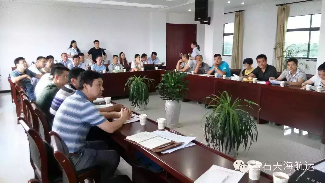 黃石市物流協(xié)會(huì )理事會(huì )成員座談會(huì )在湖北天海益達物流有限公司召開(kāi)