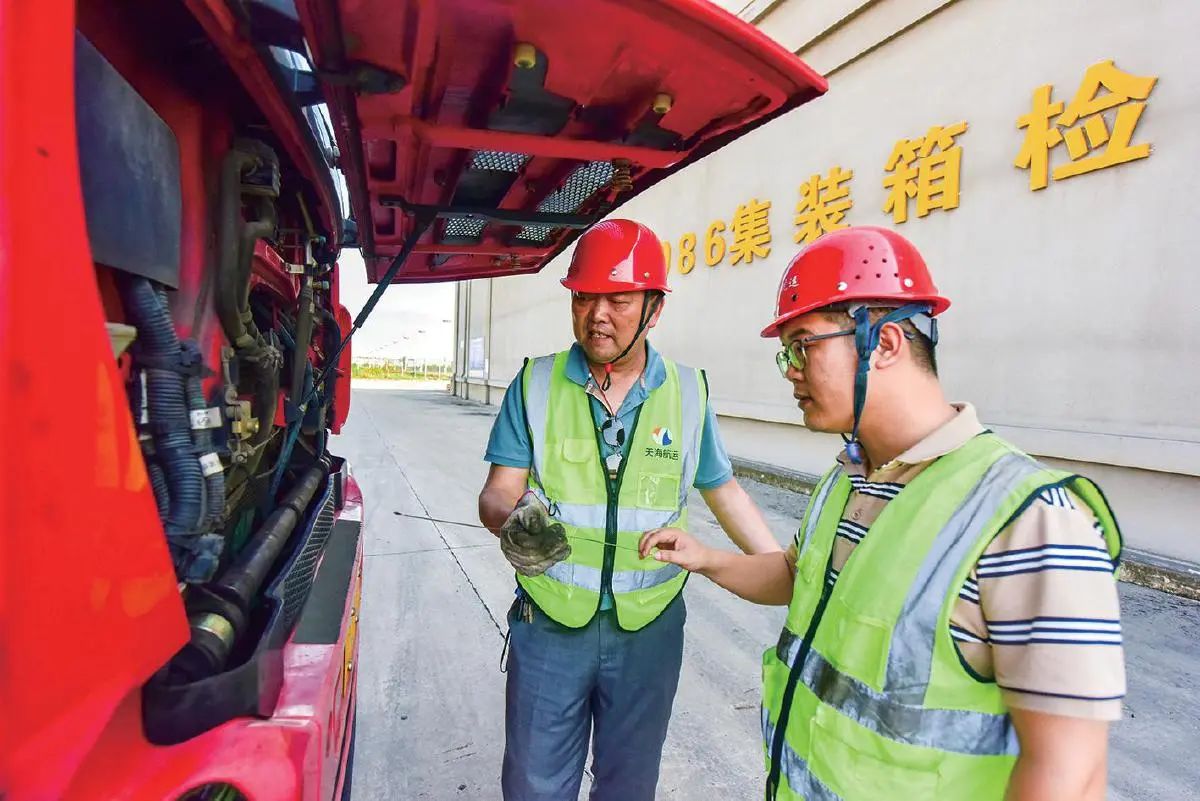 助力黃石建億噸大港——記湖北省工人先鋒號黃石天海航運有限公司港區事業(yè)部拖車(chē)班